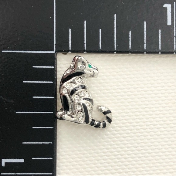 🌼 Mini Dainty Rhinestone Enamel Kitty Cat Tiger Silver Stud Earrings - Picture 3 of 3